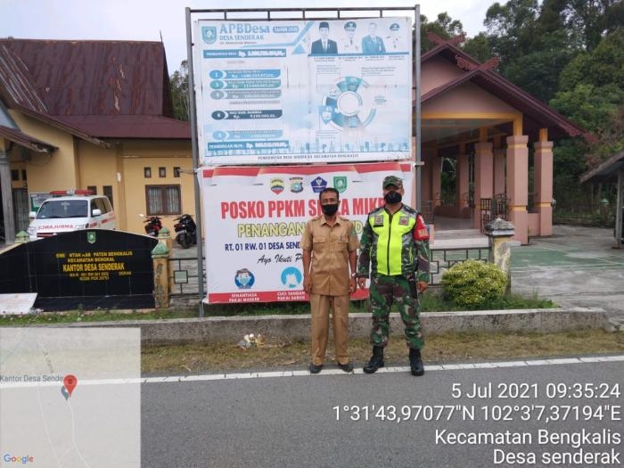 Warga Desa Senderak Ikuti Prokes di Posko PPKM