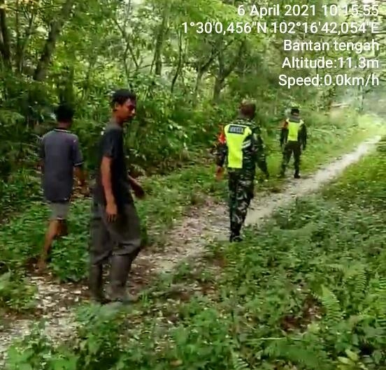 Antisipasi Kebakaran, Babinsa Desa Bantan Tegah Kembali Gelar Patroli Karlahut