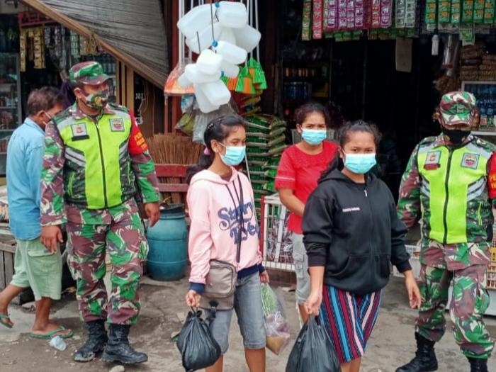 Personil Koramil 9 Minas Giat Lakukan Patroli Prokes