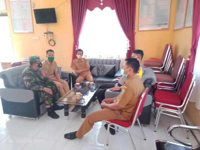 Antisipasi Penularan Covid 19, Personil Koramil 12 Sabak Auh Serma Suriadi Giat Lakukan Operasi Yust