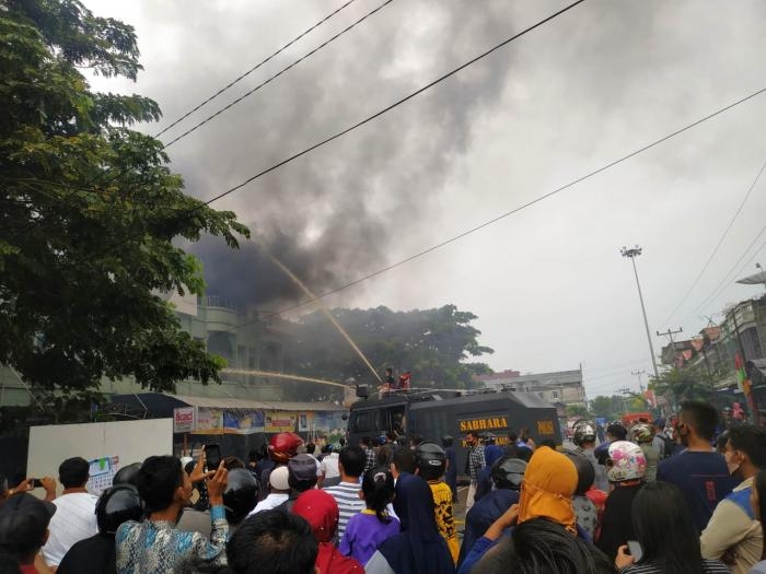 Si Jago Merah Melahap Toko Bangunan di Jl.Ahmad Yani Bengkalis