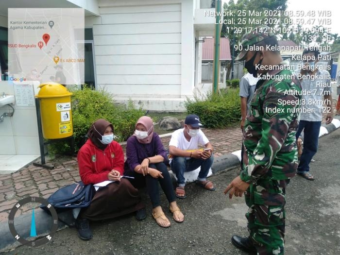 Antisipasi Penyebaran Covid, Personil Koramil 01 Bengkalis Gelar Operasi Prokes