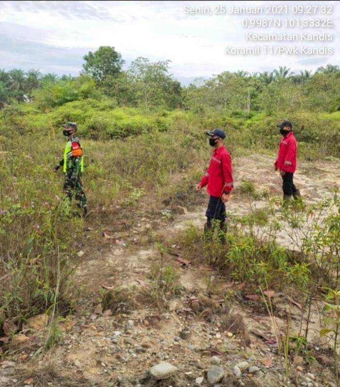 Anggota Koramil 11/Pwk Kandis Gelar Patroli Karlahut