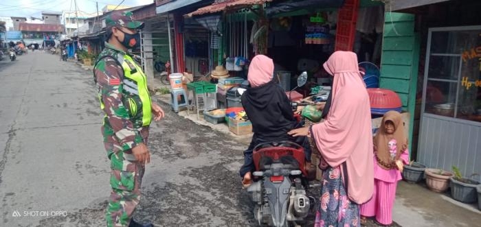Anggota Danramil 08/Merbau gelar patroli gakplin protokol kesehatan