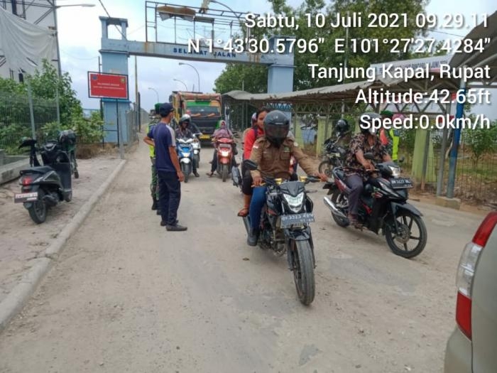 Antisipasi Penularan Covid 19, Koramil 05 Rupat Terapkan Prokes di Pelabuhan Tanjung Kapal