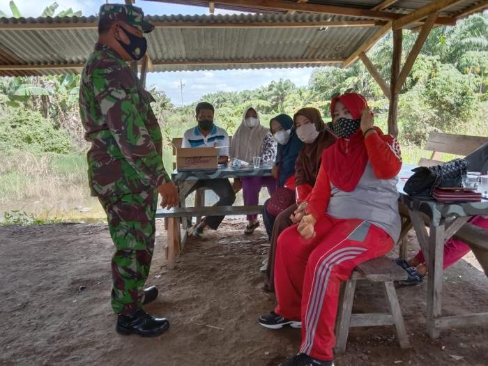 Putus Covid 19, Sertu Khairul Bukti Kembali Lakukan Operasi Yustisi Di Desa Laksamana