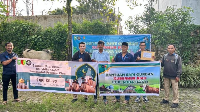 Bentuk Kepedulian Kepada Masyarakat, Gubernur Riau Abdul Wahid Salurkan Bantuan Kurban 