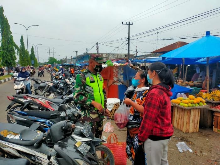 Sertu Alexander Sigalingging Terapkan Aturan Prokes di Tiga Lokasi Rawan Kerumunan