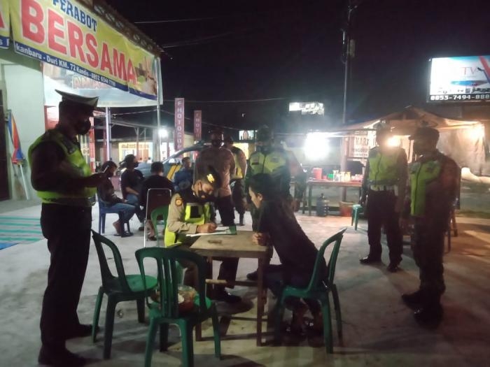 Personil TNI 11 Kandis Kembali Gelar Patroli Prokes Di Simpang Belutu