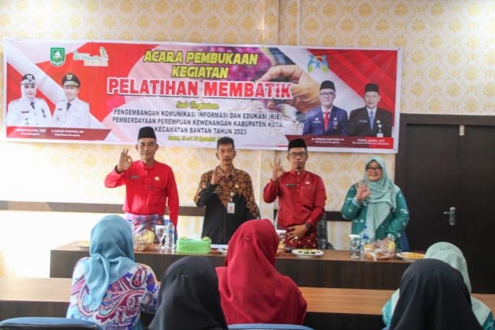 Kembangkan Ekraf, DPPPA Kabupaten Bengkalis Taja Pelatihan Membatik