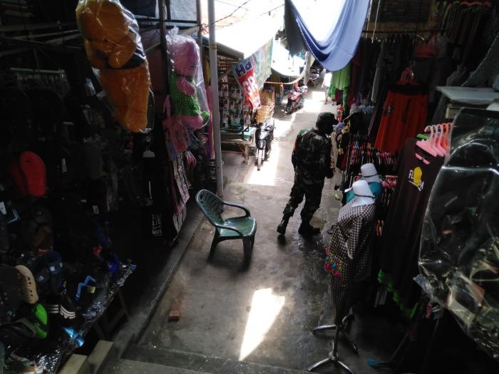 Cegah Virus, Serka Risman Girsang Kembali Maksimalkan Prokes di Pasar Tradisional