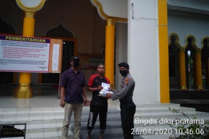 Polres Bengkalis Beri Bantuan Kepada Ghorim dan Penjaga Masjid Almubarak Bengkalis