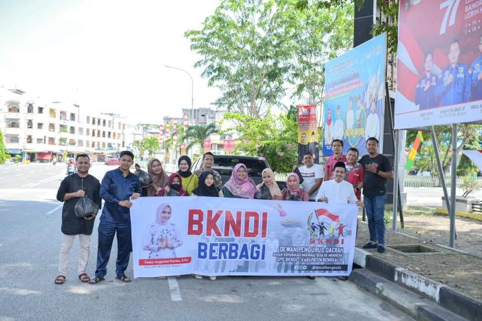 BKNDI Berbagi Paket Sembako Pada Warga Kurang Mampu