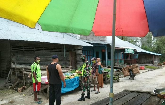 Anggota Danramil 08/Merbau Gelar Patroli Kesehatan di Desa Centai