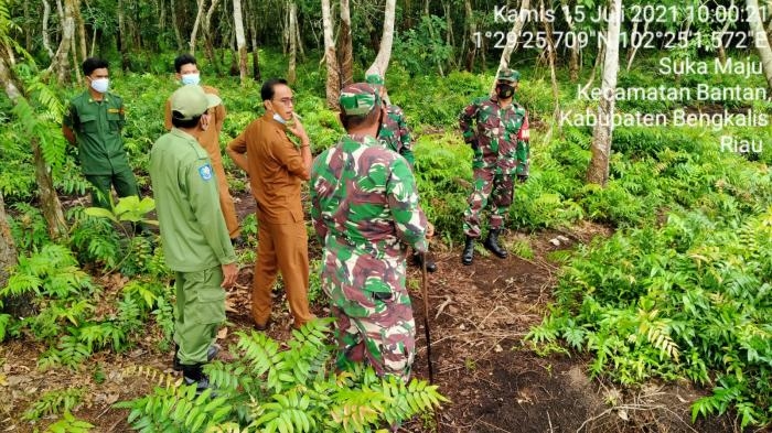 Cegah Kebakaran, Babinsa Desa Suka Maju Prada Sitompul Gelar Patroli Karlahut