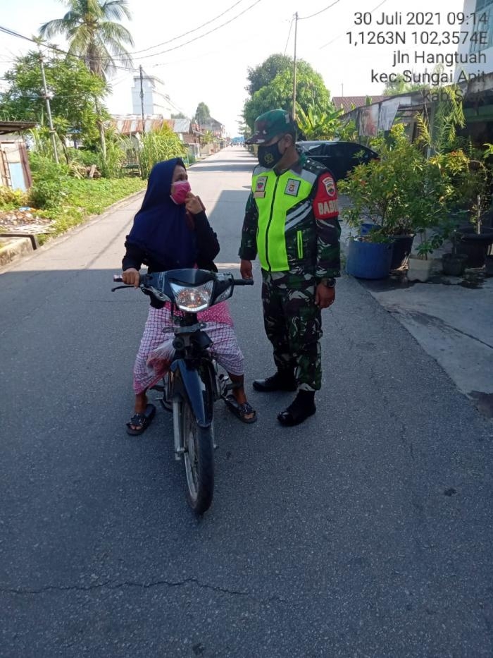 Personil Koramil 06 Sungai Apit Koptu Prengky S Gelar Patroli Prokes
