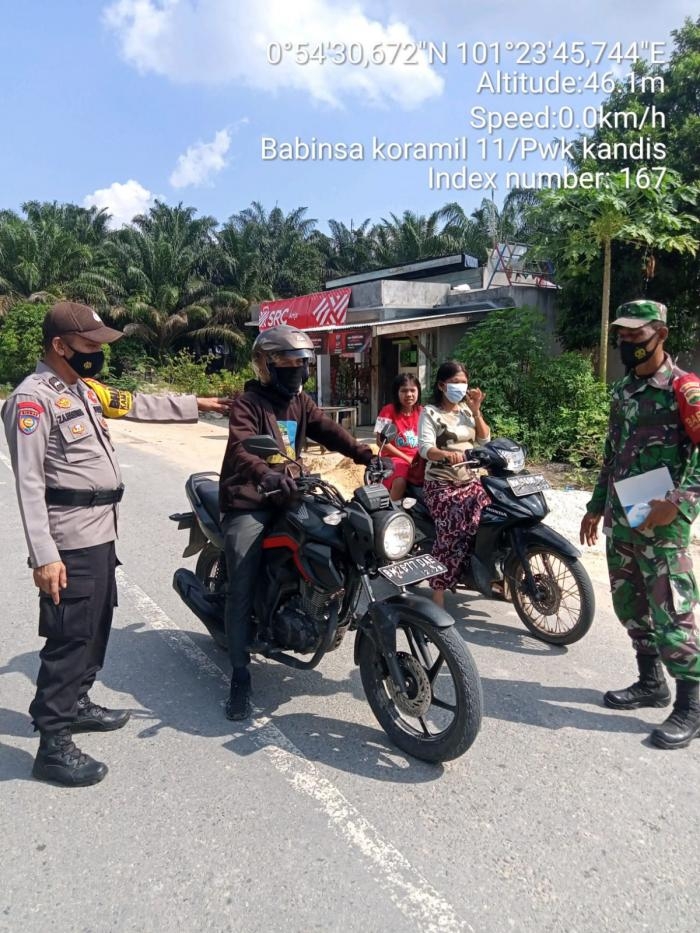 Putus Covid 19, Sertu Aprianto Giat Lakukan Aturan Prokes Di Kampung Sungai Gondang
