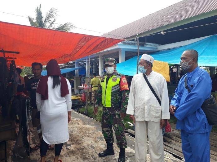 Anggota Danramil 08/Merbau Gelar Patroli Gakplin Protokol Kesehatan