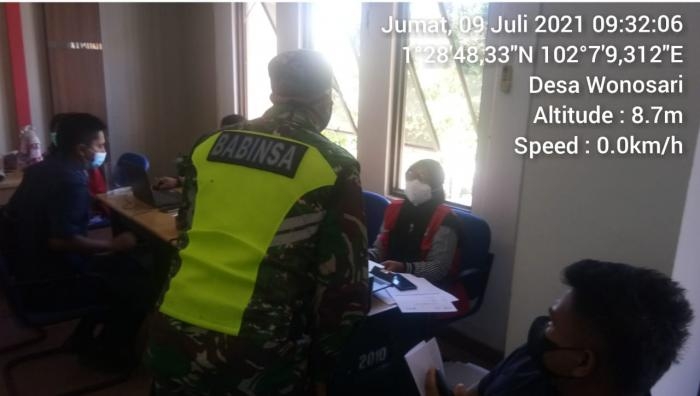 Putus Covid - 19, Babinsa Desa Wonosari Giat Lakukan Komsos di Kantor Desa