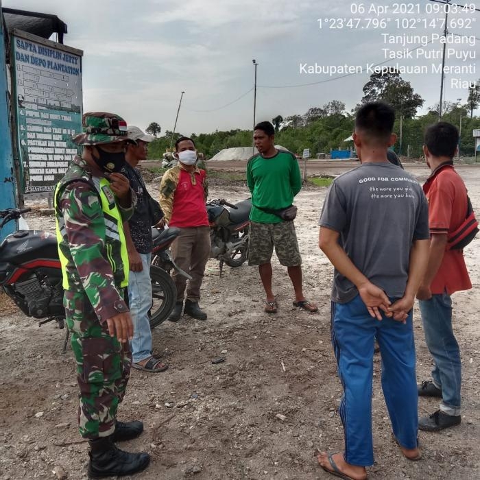 Putus Penyebaran Covid 19, Anggota Koramil 9 Minas Gelar Patroli Prokes 