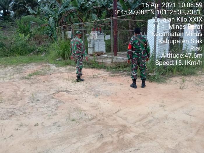 Jaga Objek Vital Nasional, Babinsa Kampung Minas Barat Kembali Lakukan Patroli Wilayah