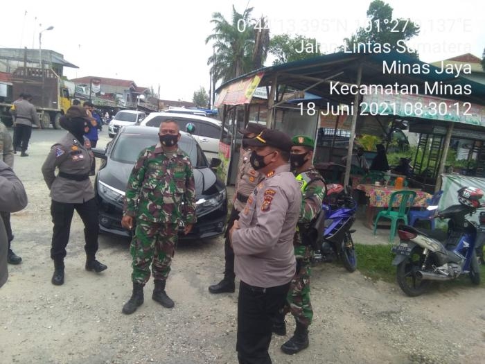 Cegah Penyebaran Covid 19, Personil Koramil 09 Minas Gelar Operasi Yustisi di Pasar Tradisional