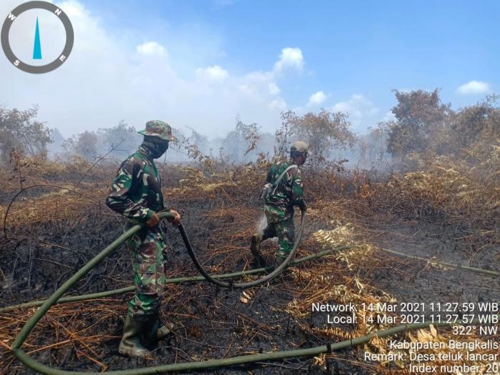 Padam Titik Api, Seluruh Anggota Koramil 01 Bengkalis Turun Lokasi