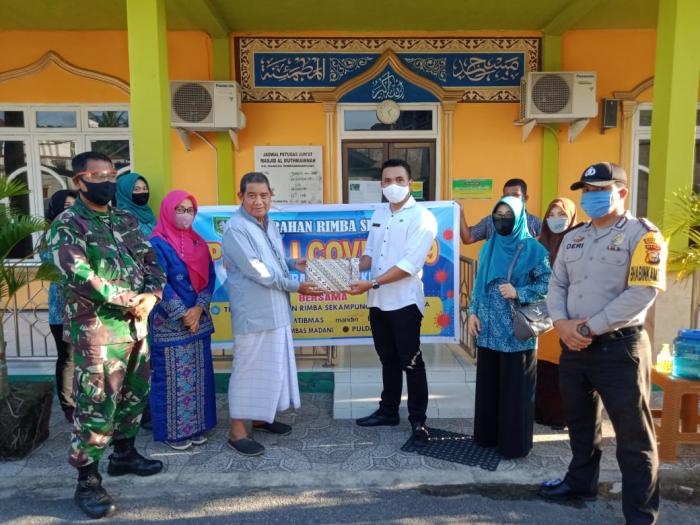 Lurah Rimba Sekampung Bagi 1000 Masker di Masjid dan Musholla