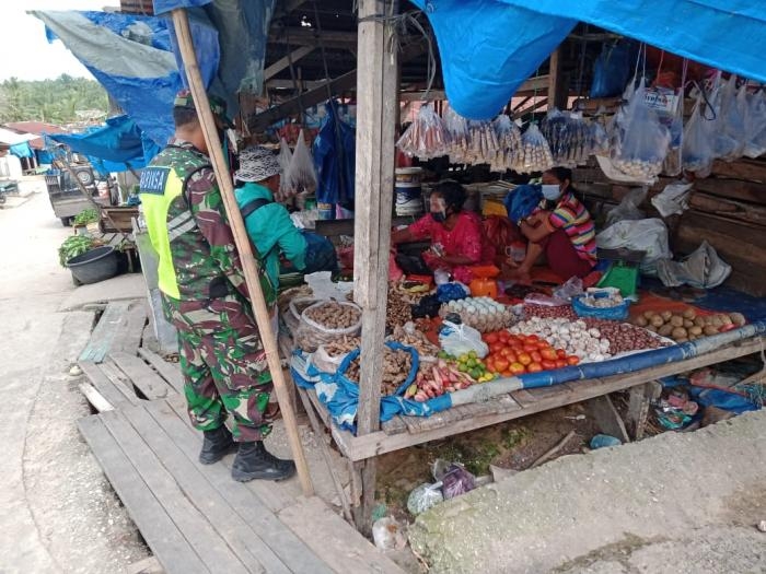 Anggota Danramil 09/Minas Kembali gelar gakplin protokol kesehatan.