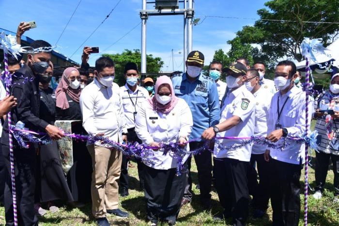 Terima Kapal Penangkap Ikan 4GT, Bupati Bengkalis Kasmarni Beri Apresiasi Polbeng