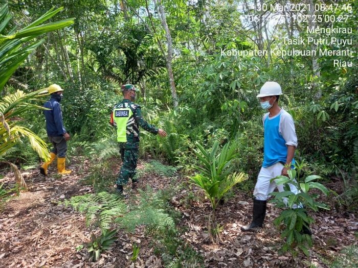 Cegah Kebakaran, Personil Koramil 8 Merbau Gelar Patroli Karlahut