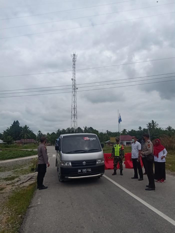 Cegah Covid 19, Serda Marzuki Giat Lakukan Operasi Prokes di Kelurahan Sungai Apit