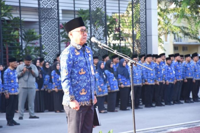 Sekda Ersan Pimpin Upacara Peringatan HUT RI Ke - 80 Di Halaman Kantor Bupati Bengkalis 