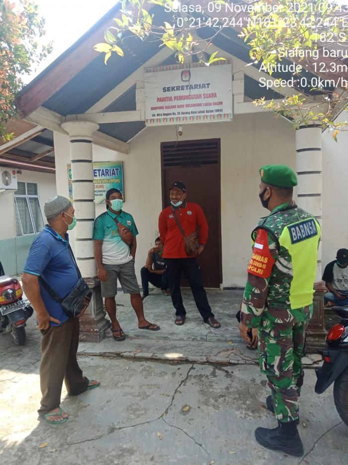 Cegah Covid 19, Serda Heriadi Terapkan Prokes Di Kampung Sialang