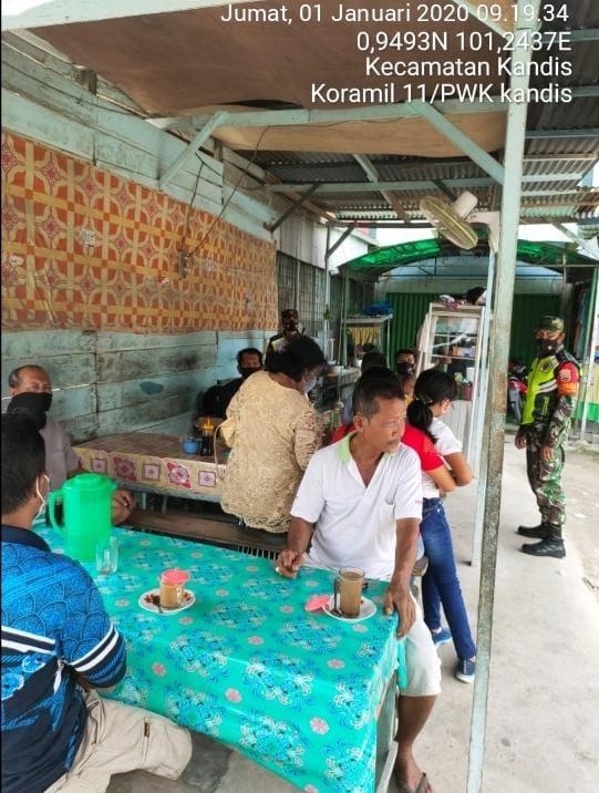 Anggota Danramil 11/Pwk Kandis Mengelar Pengamanan Natal dan Malam Tahun Baru 2021