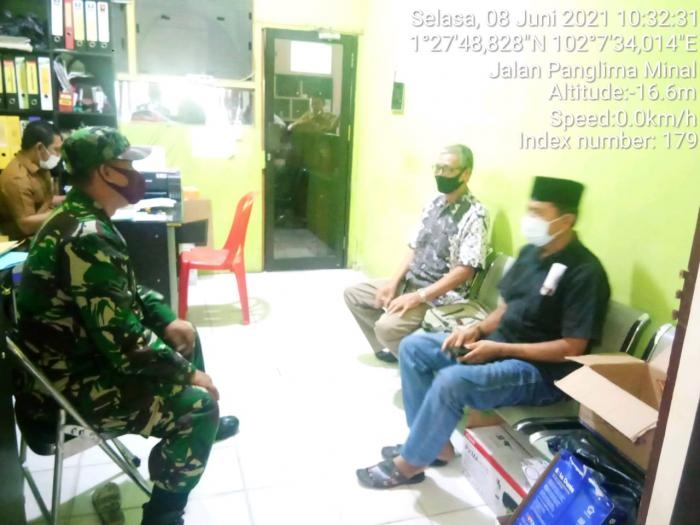 Antisipasi Masalah Covid 19, Babinsa Desa Senggoro Menggelar Komsos 