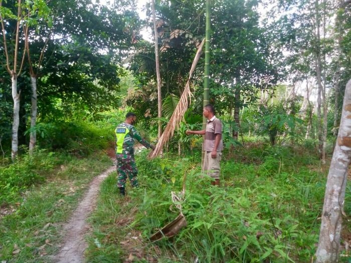 Pantau Titik Api, Babinsa Desa Pasiran Gelar Patroli Karlahut