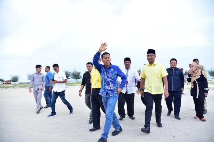 Balek Kampong Pakai Helikopter Ketua DPRD Riau di Sambut Pimpinan DPRD Bengkalis