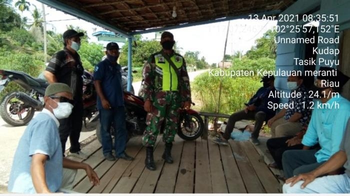 Cegah Penyebaran Covid, Personil Koramil 8 Merbau Gelar Patroli Prokes