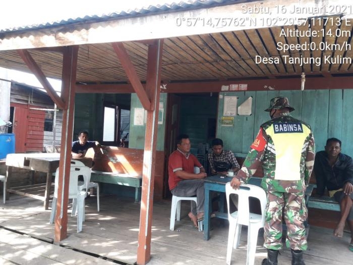 Anggota Koramil 08/Merbau Gelar Patroli Protokol Kesehatan