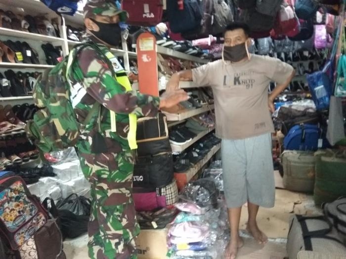 Cegah Covid 19, Personil Koramil 9 Gelar Operasi Bantuan Kemanusiaan