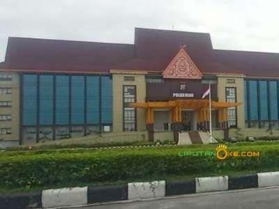 Lagi Asyik Bercocok Tanam Dengan Teman Wanita di Hotel, Wabup Rohil di Grebek Polisi 