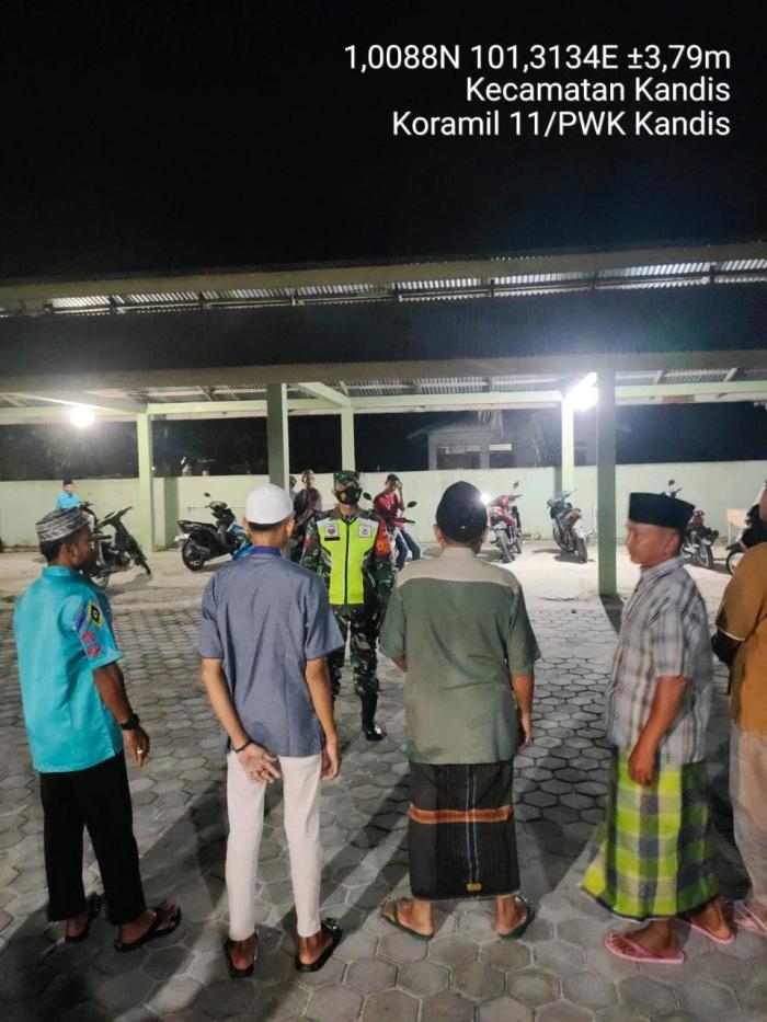 Di Malam Ramadhan, Babinsa Kampung Jambai Makmur Giat Lakukan Prokes