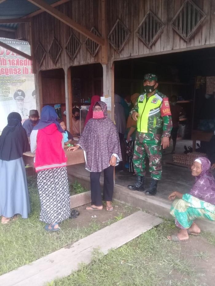 Anggota Danramil 08/Merbau Gelar Patroli Gakplin Protokol Kesehatan di Desa Pelantai