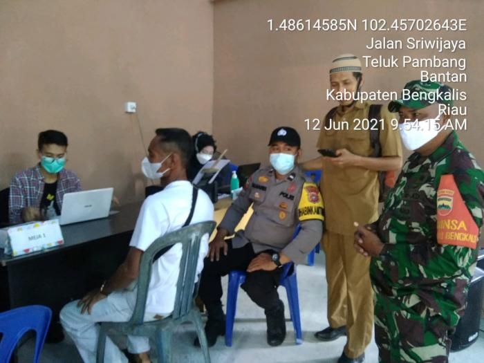 Babinsa Pambang Baru Bersama Aparat Desa Pantau Vaksinasi Untuk Lansia