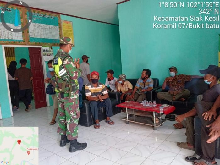 Cegah Penularan Virus, Anggota Koramil 07 BB Serda Dodi Gelar Sosialisasi Prokes di Desa Langkat