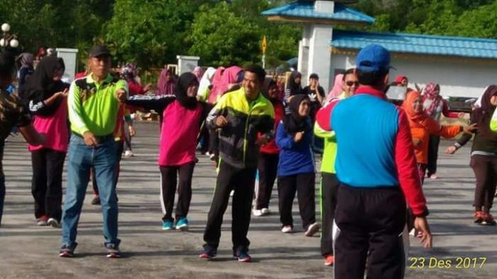 Memperingati Hari Ibu Karang Taruna Mengadakan Jalan Santai dan Senam Sehat