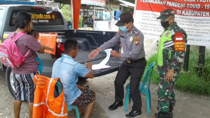 Cegah Covid 19, Personil Koramil 9 Minas Gelar Operasi Bantuan Kemanusiaan