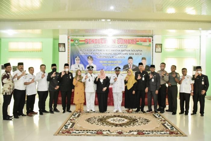 Lantik Dua Pejabat Kepala Desa, Bupati Kasmarni Tegaskan Empat Hal