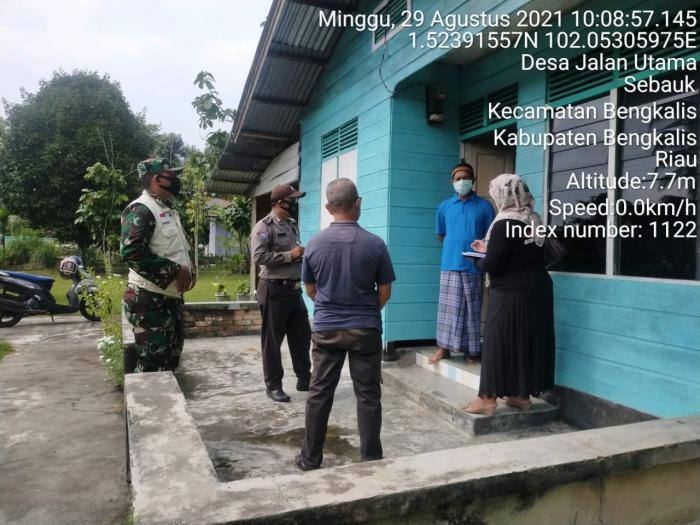 Cegah Penularan Covid - 19, Serka Yanuswar Terapkan Aturan Prokes di Desa Sebauk